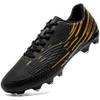 Fußballschuhe mit Stollen von DimaiGlobal